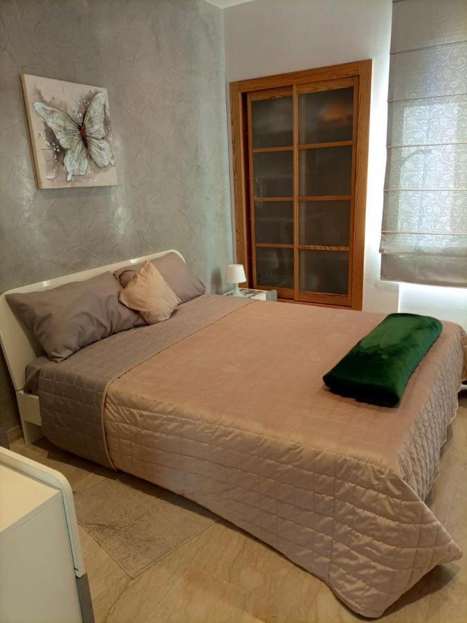 Cozy & Luxurious Apartment With Seaview Бузника Екстериор снимка