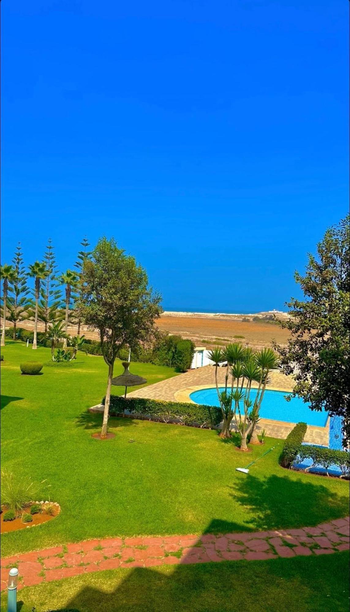 Cozy & Luxurious Apartment With Seaview Бузника Екстериор снимка